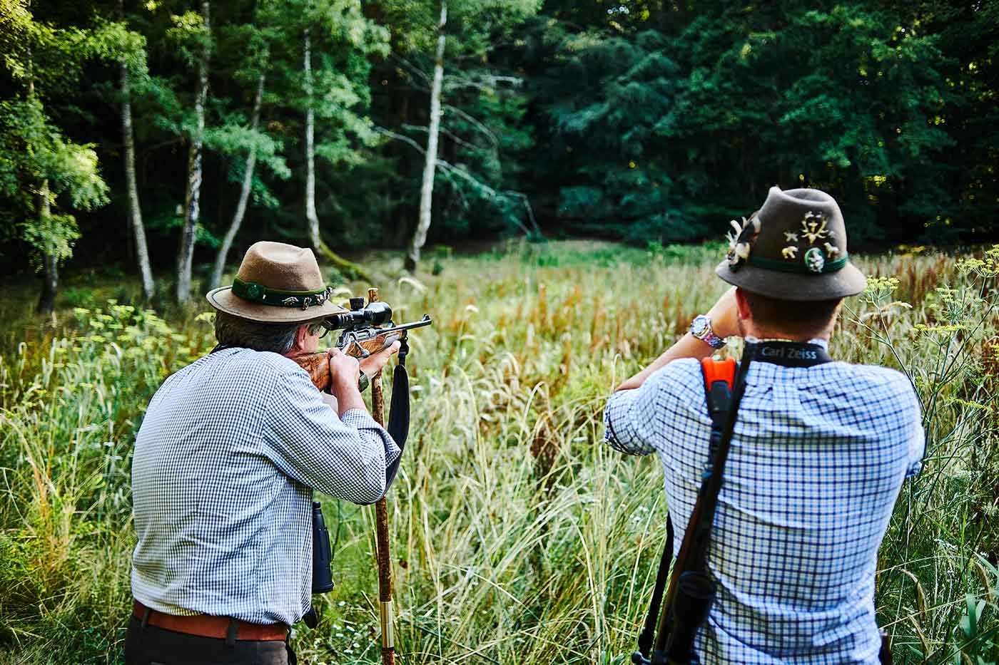 Harald und Max Rüssel bei der Jagd fotografiert für das Kochbuch Wild Wald Genuss