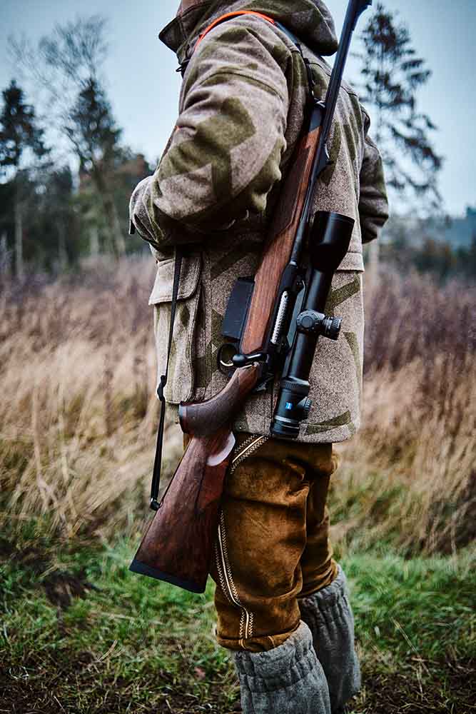 Jäger bei der Jagd aus dem Kochbuch Wild Wald Genuss