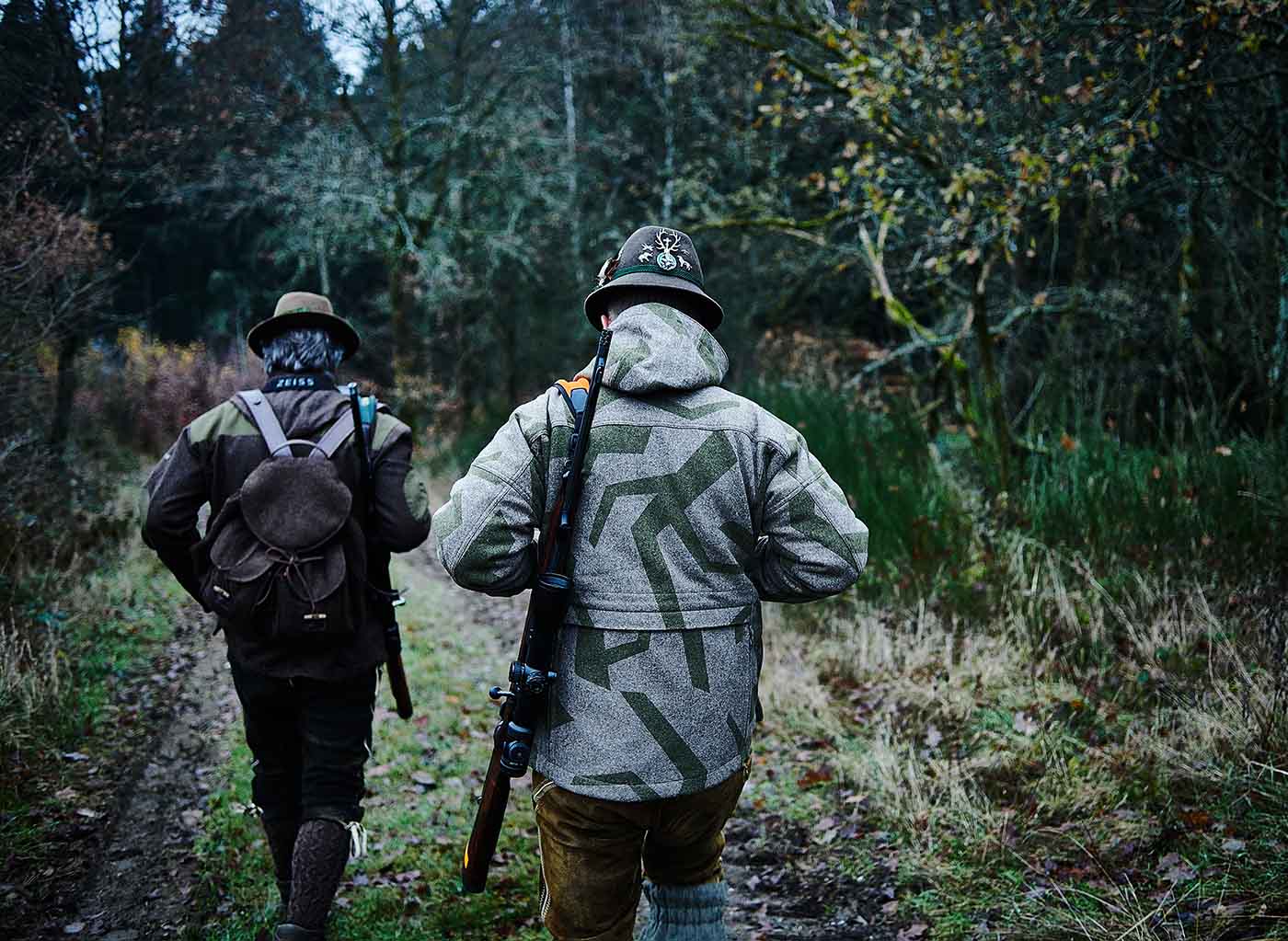 Harald und Max Rüssel im Wald Fotografie für das Kochbuch Wild Wald Genuss